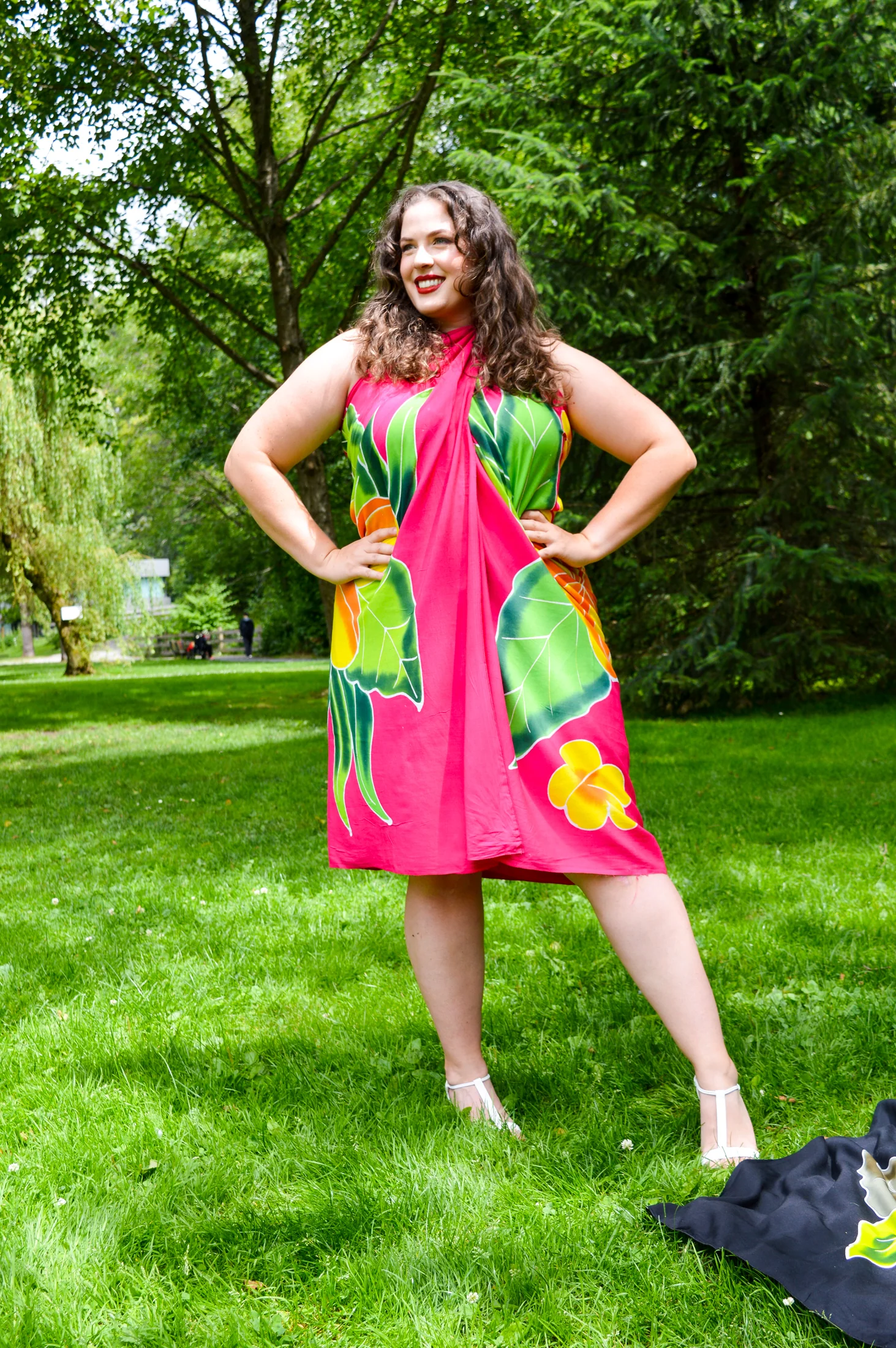 Hand Painted Sarong, Red Tropik - Image 3