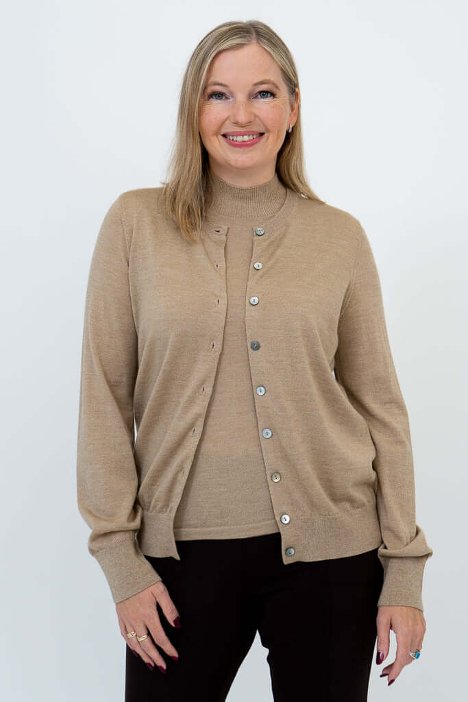 Kitten Cardigan, Barley, Merino Wool - Image 3