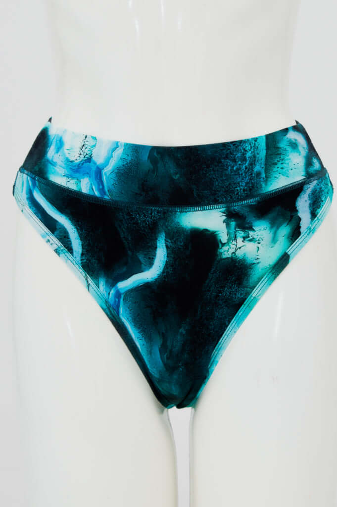La Thong, Charisma, Bamboo