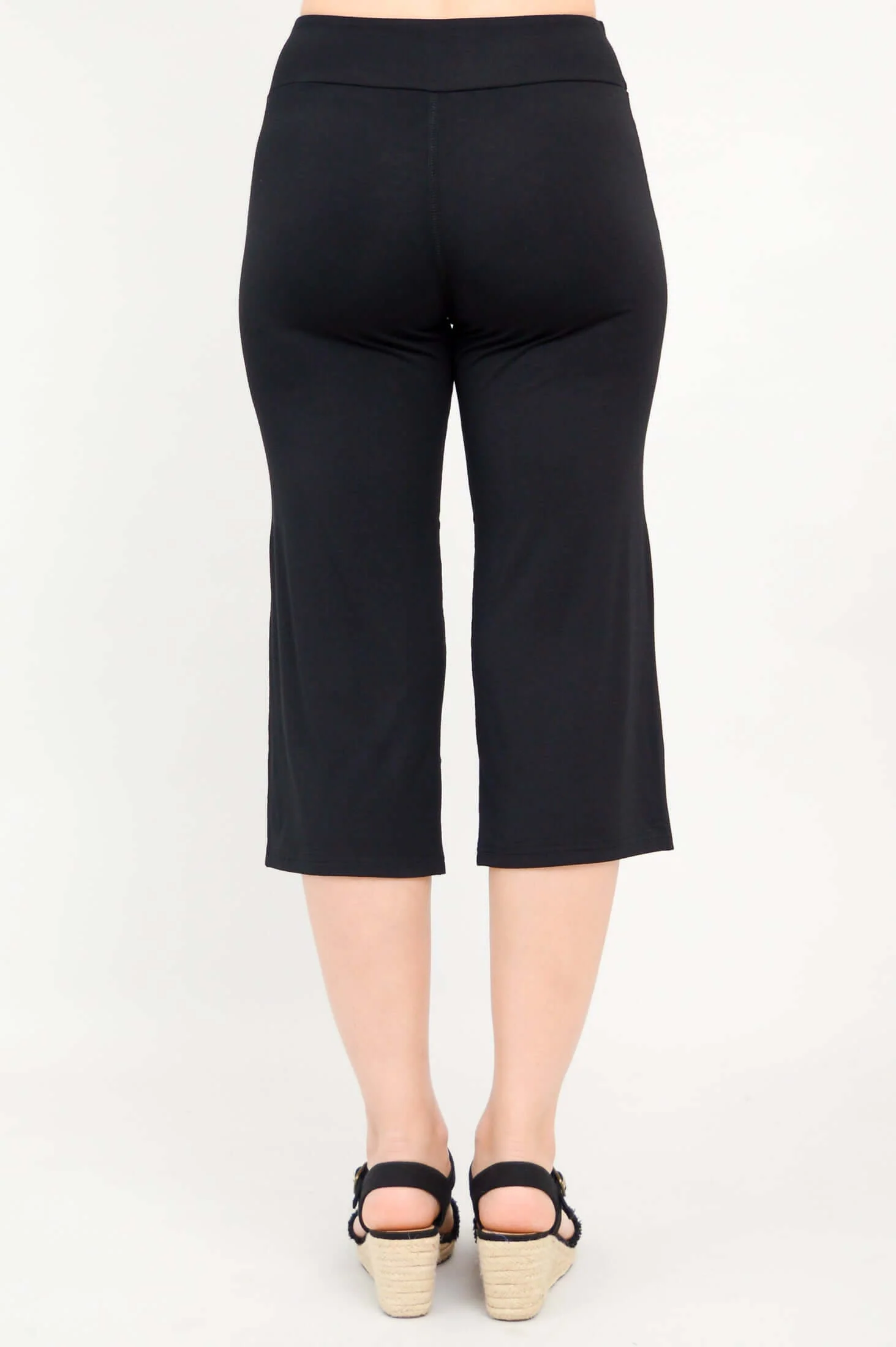 Yoga Capri, Black, Bamboo - Image 4